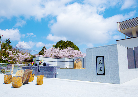 永代供養塔 天空